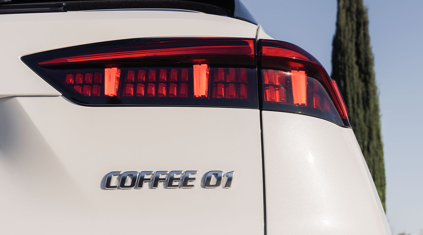 the right rear light and the emblem coffee 01 on the back right of the wey coffee 01 car